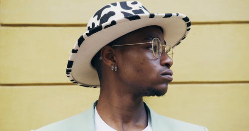 有关人, 侧身看, 工作室的免费素材视频