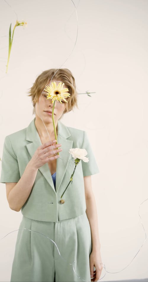 有关上吊, 垂直视频, 女人的免费素材视频