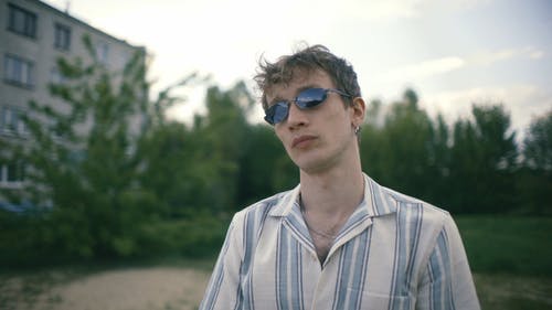 有关人, 严肃, 成人的免费素材视频