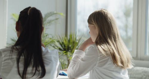 有关八卦, 同学, 咖啡色头发的女人的免费素材视频