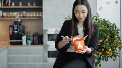 有关上班服, 休息, 办公室食品室的免费素材视频