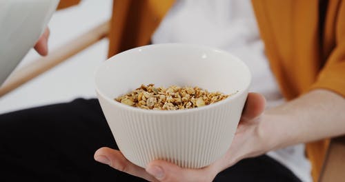 有关倾注, 手, 牛奶的免费素材视频