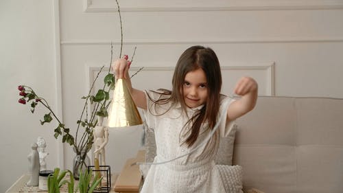 有关Throw Pillows, 双臂伸出, 可爱的免费素材视频