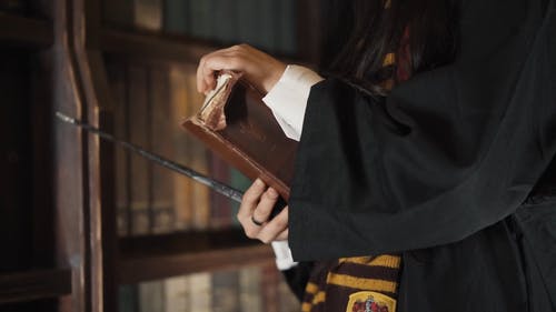 有关严肃, 图书系列, 室内的免费素材视频