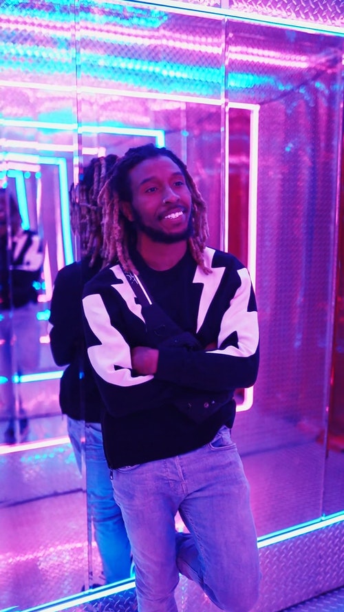 有关人,垂直视频,微笑的免费素材视频