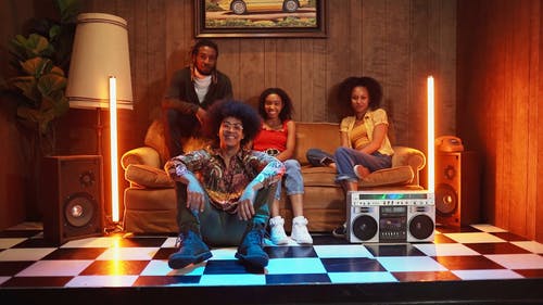 有关坐, 女性, 室内的免费素材视频