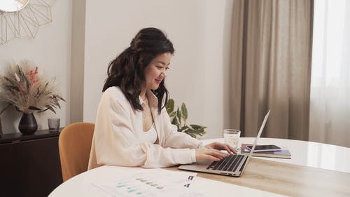 有关坐, 压力, 女人的免费素材视频