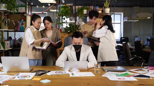 有关伤心, 办公室内部, 同事的免费素材视频