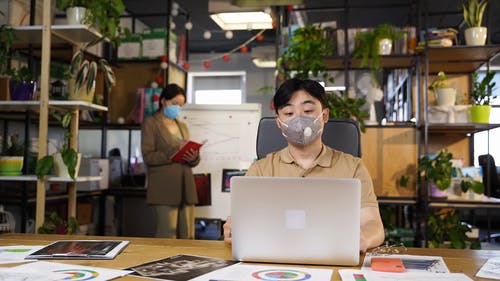 有关坐, 室内, 会话的免费素材视频