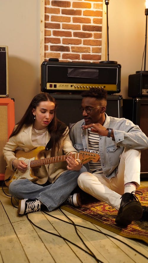 有关一对, 唱歌, 地板的免费素材视频