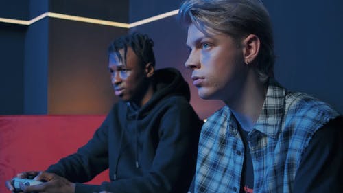 有关坐, 打电动游戏, 播放的免费素材视频