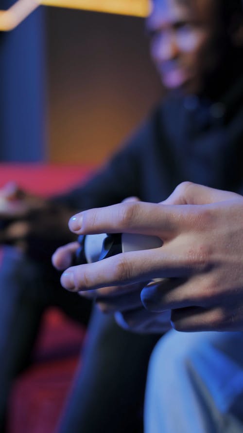 有关垂直视频, 手, 打电动游戏的免费素材视频