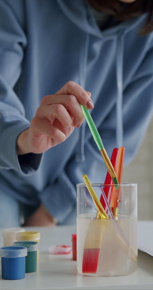 有关丙烯酸涂料, 垂直视频, 水的免费素材视频