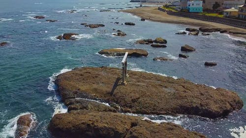 有关岩层, 岸边, 从上面的免费素材视频