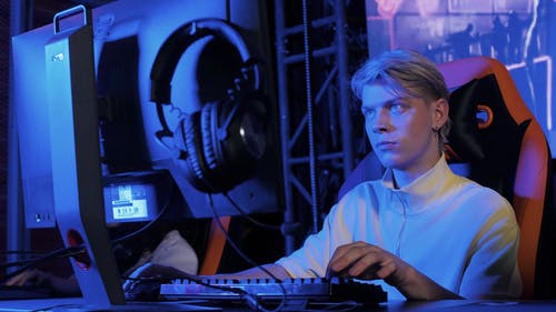 有关坐, 年轻人, 彩灯的免费素材视频