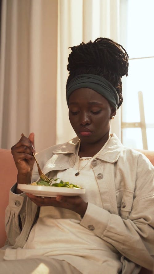 有关＃室内, 伤心, 叉子的免费素材视频