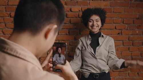 有关在幕后, 女人, 微笑的免费素材视频