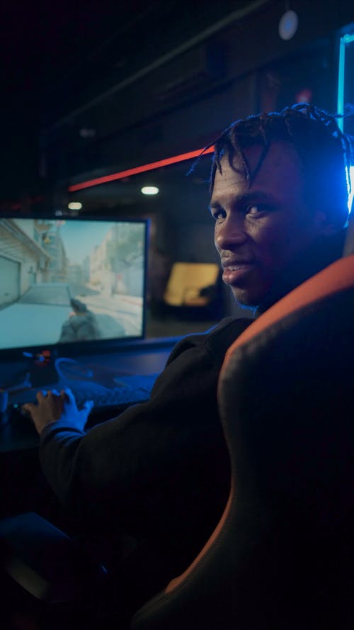 有关从后面, 坐, 垂直拍摄的免费素材视频