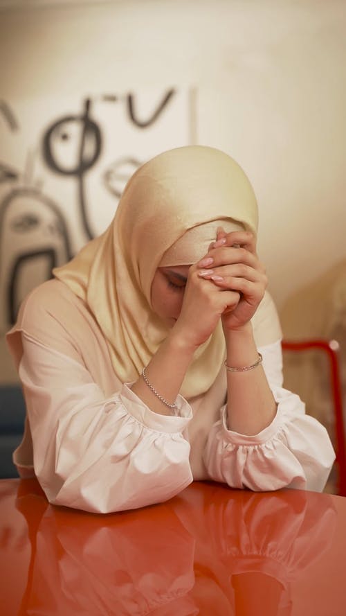 有关＃室内, 伤心, 哭的免费素材视频