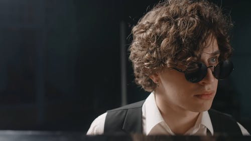 有关人, 墨镜, 卷发的免费素材视频