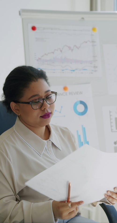 有关图形, 垂直视频, 女人的免费素材视频