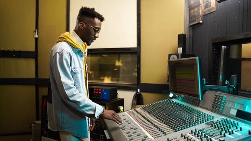 有关录音工作室, 快乐, 调整的免费素材视频