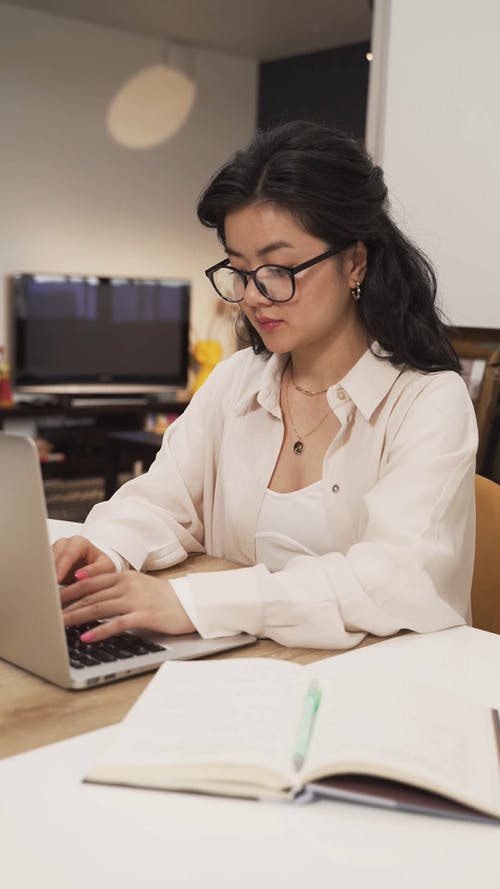 有关原子笔, 垂直视频, 压力的免费素材视频