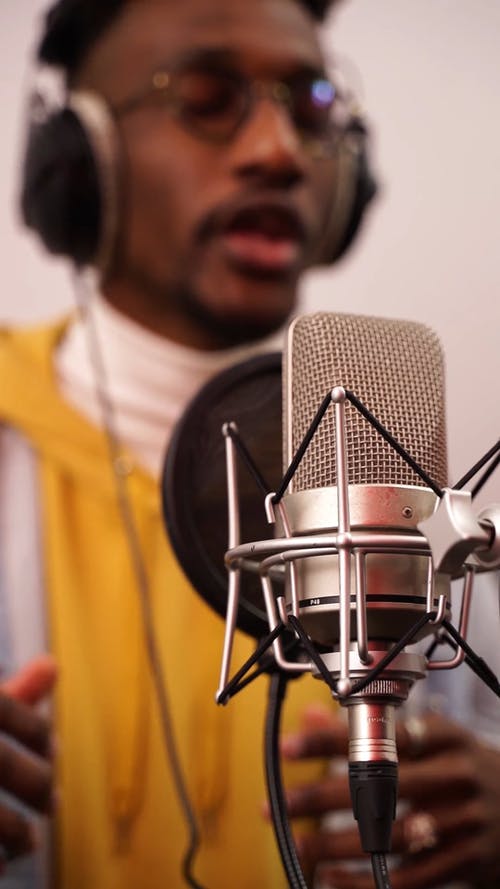 有关人, 唱歌, 垂直视频的免费素材视频