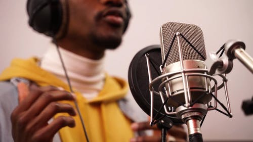 有关唱歌, 夹克, 录音工作室的免费素材视频