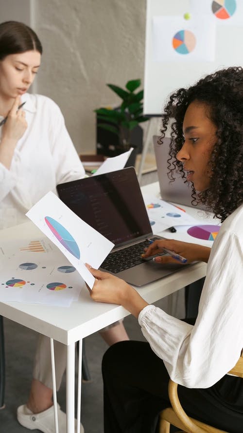 有关商业, 垂直视频, 女性的免费素材视频