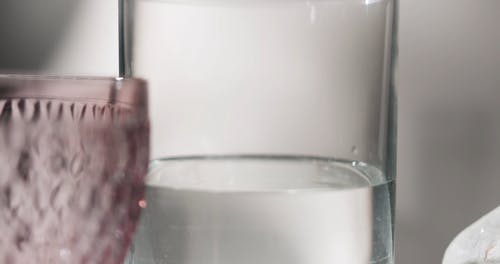 有关一杯水, 光, 反射的免费素材视频