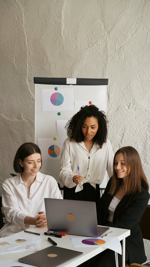 有关商业, 垂直视频, 女性的免费素材视频