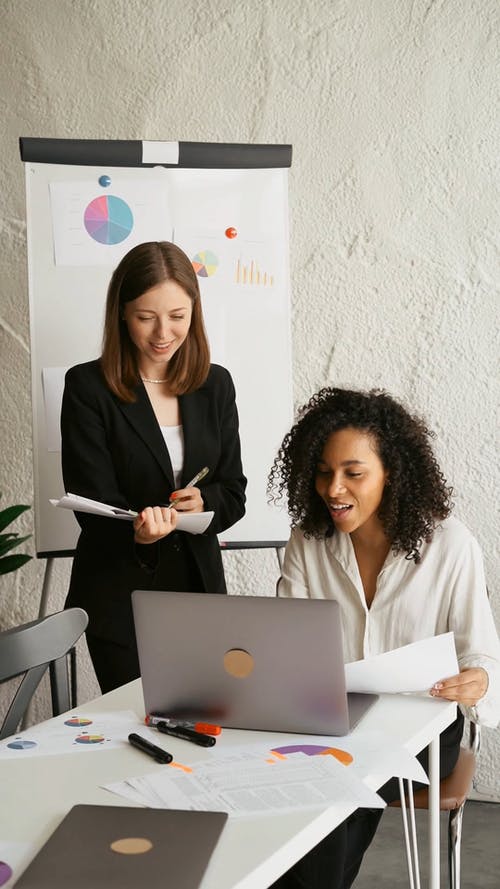 有关商业, 垂直视频, 女性的免费素材视频