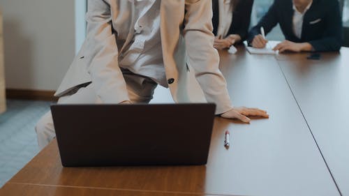 有关商务女士, 商业, 坐的免费素材视频