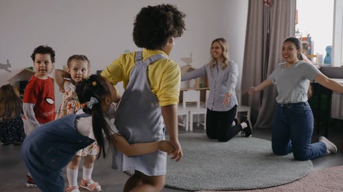 有关＃室内, 在地上, 在窗户旁边的免费素材视频