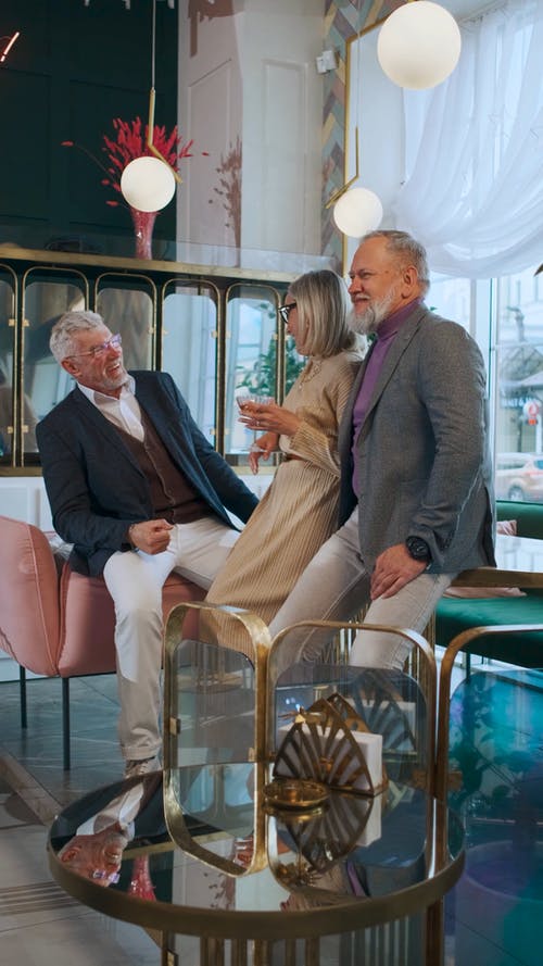 有关团圆, 坐, 垂直视频的免费素材视频