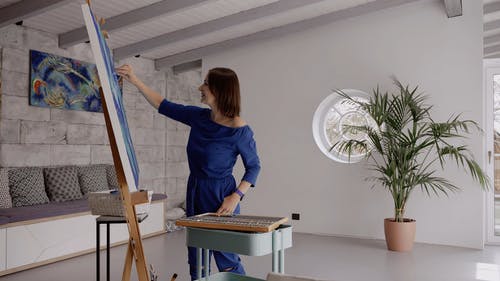 有关女人, 帆布, 握住的免费素材视频