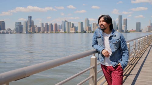 有关人, 倚, 木栈道的免费素材视频