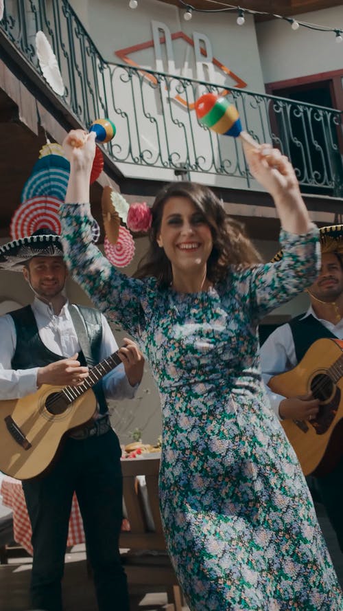 有关事件, 吉他, 垂直视频的免费素材视频