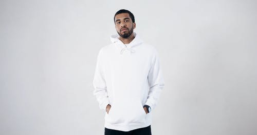 有关人, 微笑, 手放在口袋里的免费素材视频