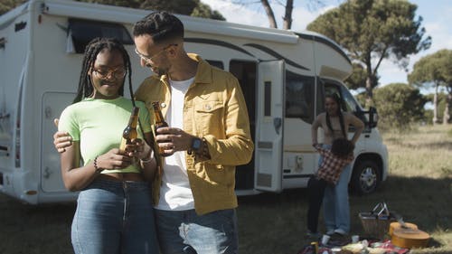 有关乾杯, 啤酒, 啤酒瓶的免费素材视频