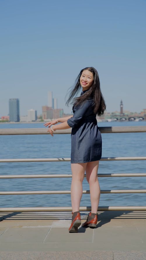 有关垂直视频, 微笑, 户外的免费素材视频