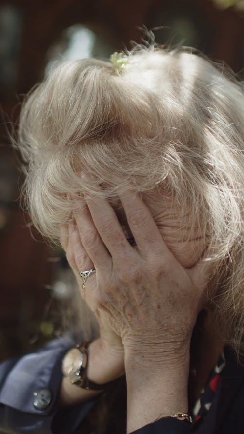 有关不快乐, 伤心, 垂直视频的免费素材视频