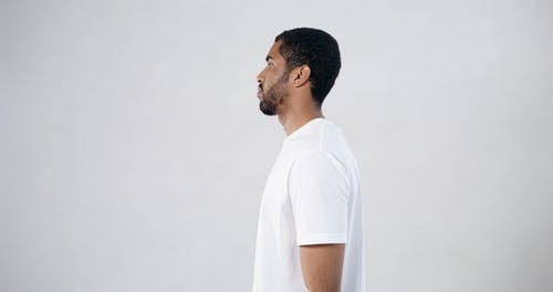 有关样机, 看着相机, 站立的免费素材视频