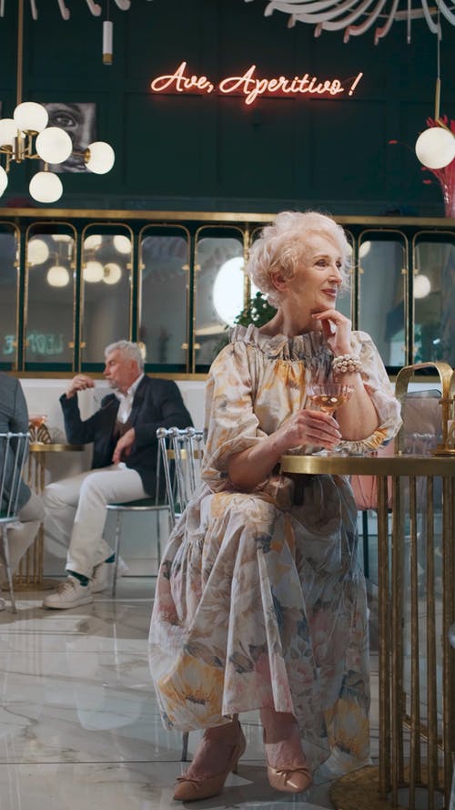 有关呷, 喝, 在桌子上的免费素材视频