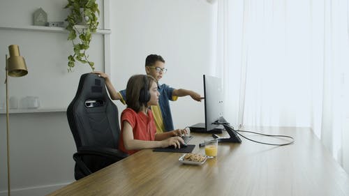 有关＃室内, 侧面图, 兄弟的免费素材视频