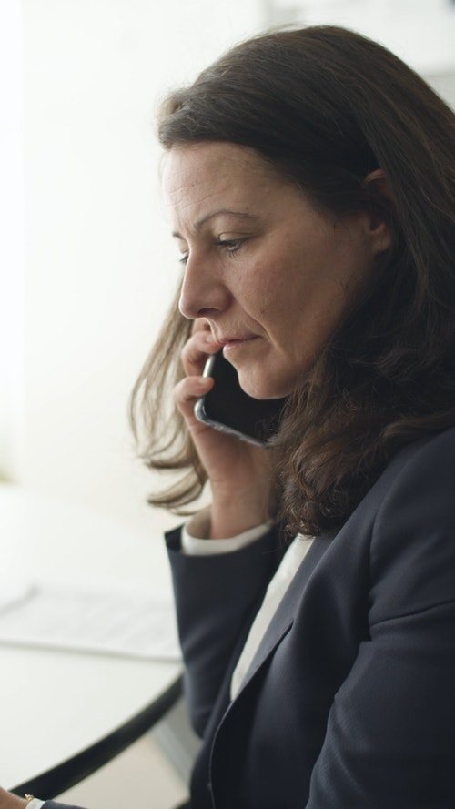 有关商业,垂直视频,女人的免费素材视频