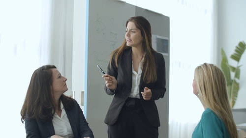 有关同事,商量,女性的免费素材视频