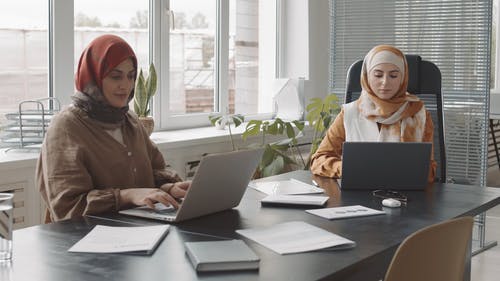 有关商业, 坐, 女商人的免费素材视频