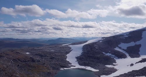 有关冰冻的湖面, 山, 山顶风光的免费素材视频
